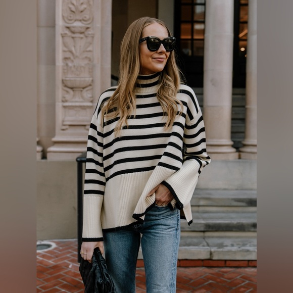 TOTEME Striped wool-blend turtleneck sweater- beige - Picture 3 of 12